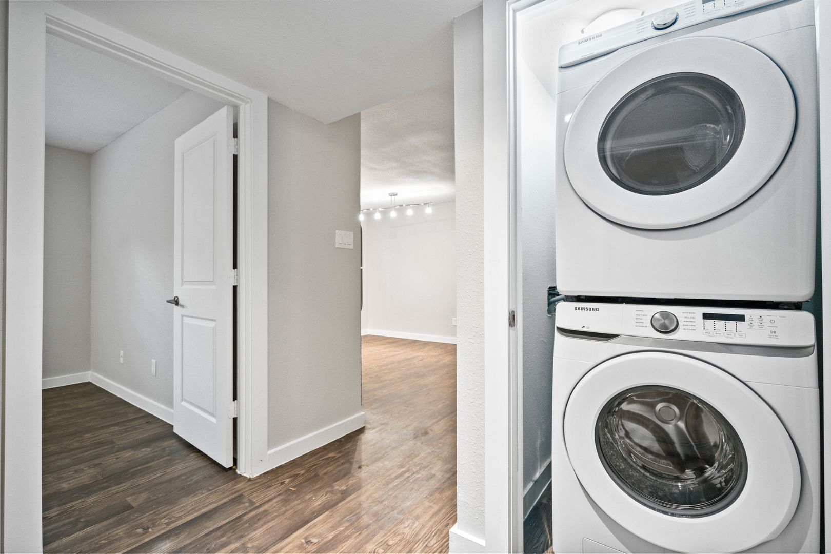 Houston Apartment: 3414 Graustark St.