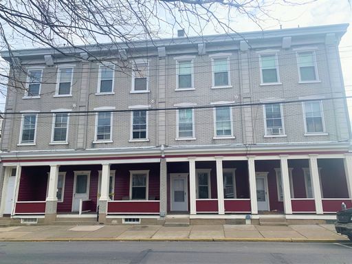 Newly Renovated Large 1 bedroom 1 bath in Historic Downtown Nazareth