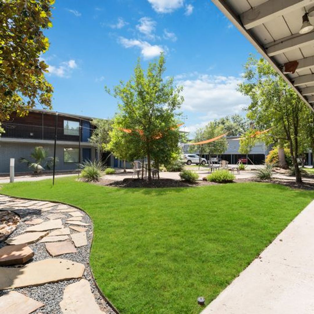 Houston Apartment: 1717 Norfolk