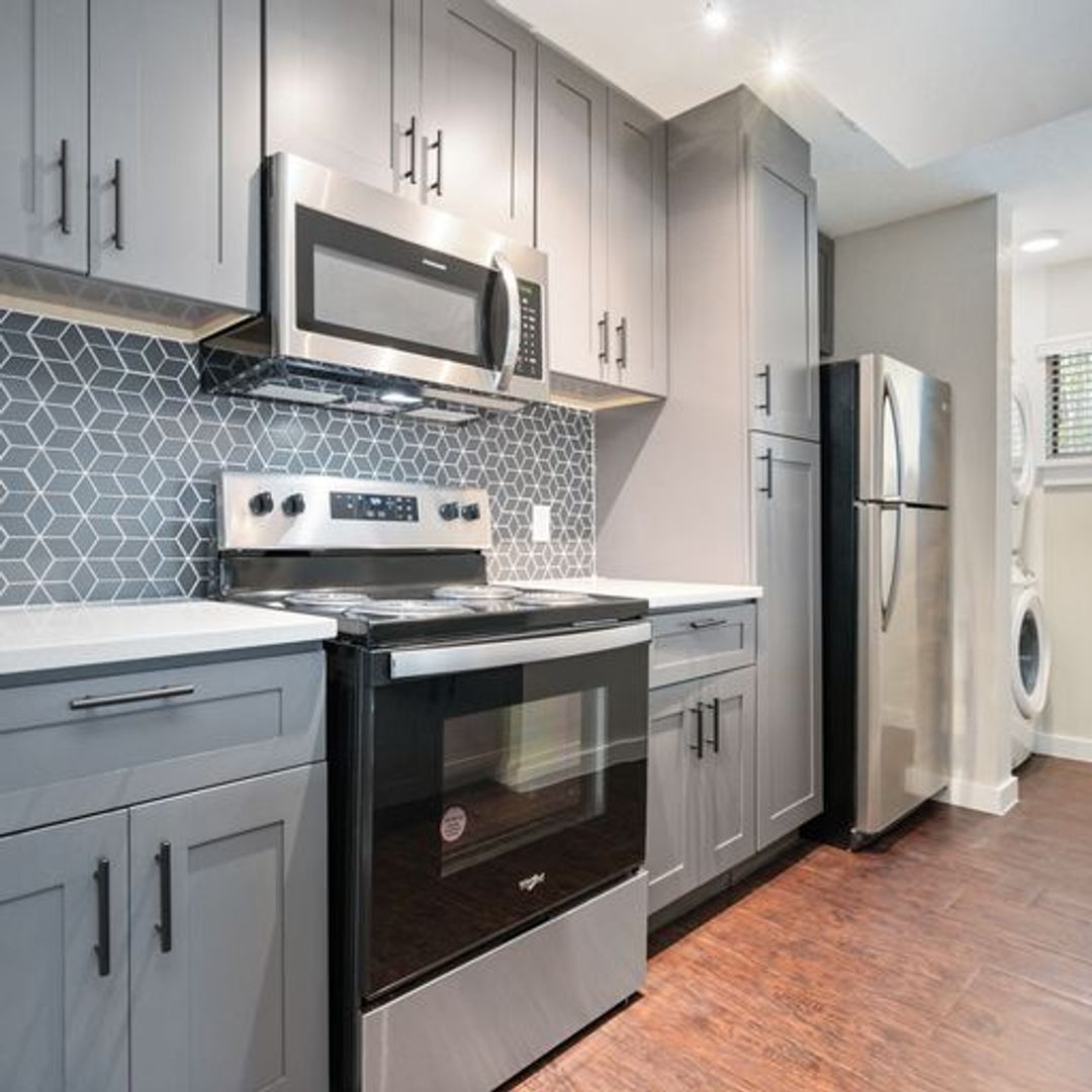 Houston Apartment: 4321 Mount Vernon St.