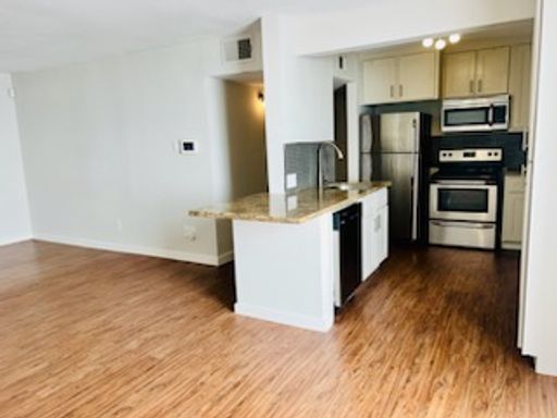 2 Bedroom Rental – 2008 Colquitt St., 8, Houston, TX 77098