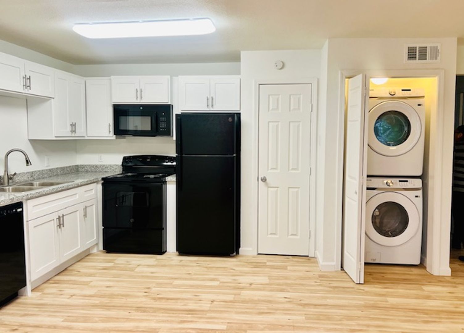 Houston Apartment: 2212 Dunlavy St.