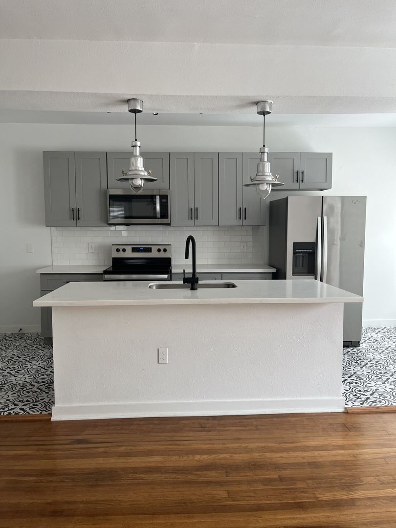 Houston Apartment: 417 W Main St.