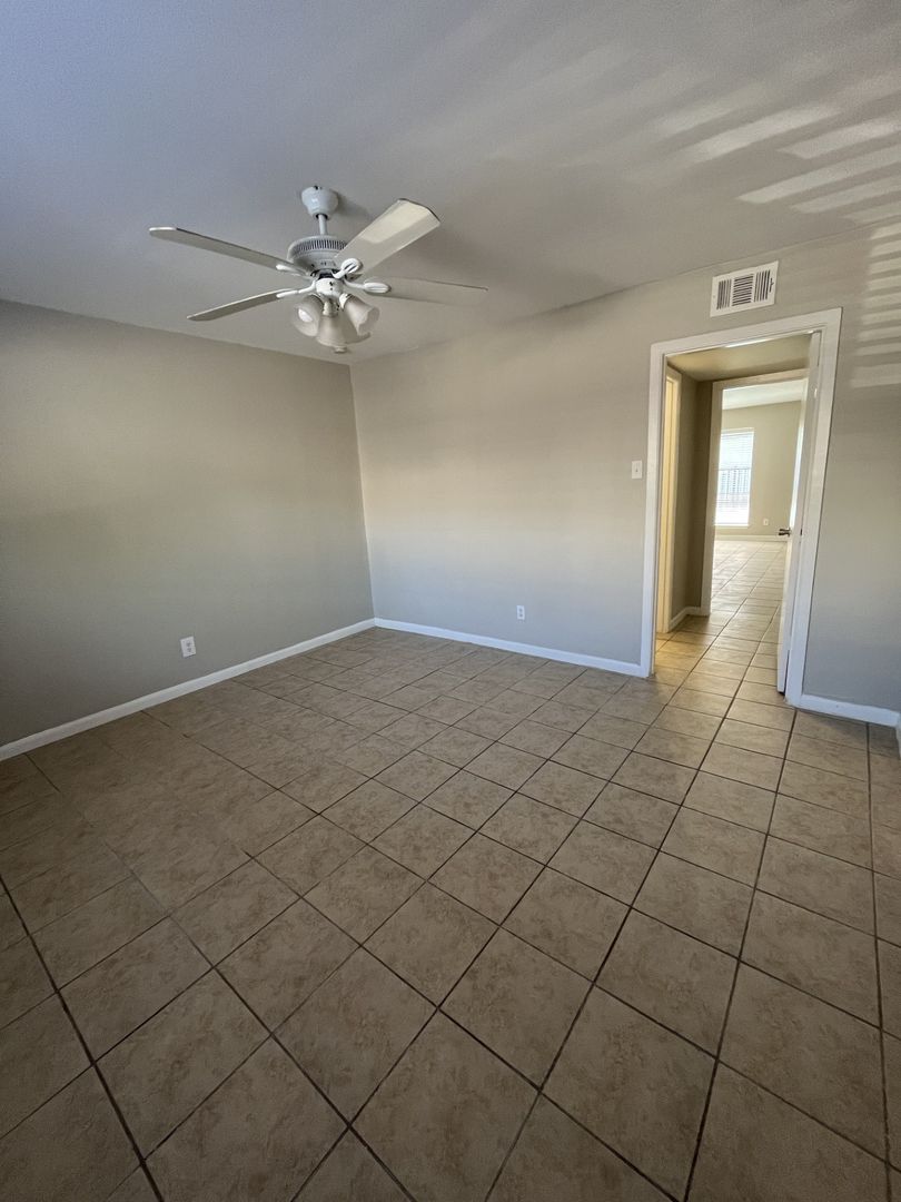 Houston Apartment: 306 Stratford St.