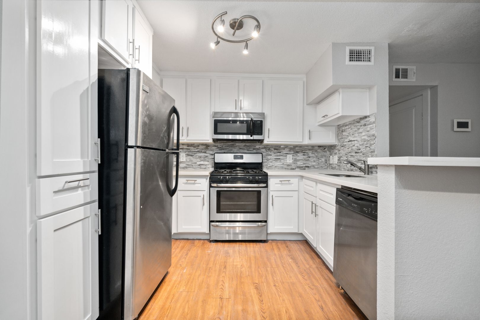 Houston Apartment: 400 Westmoreland St.