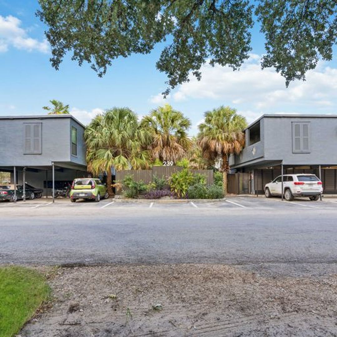 Houston Apartment: 239 Emerson St.