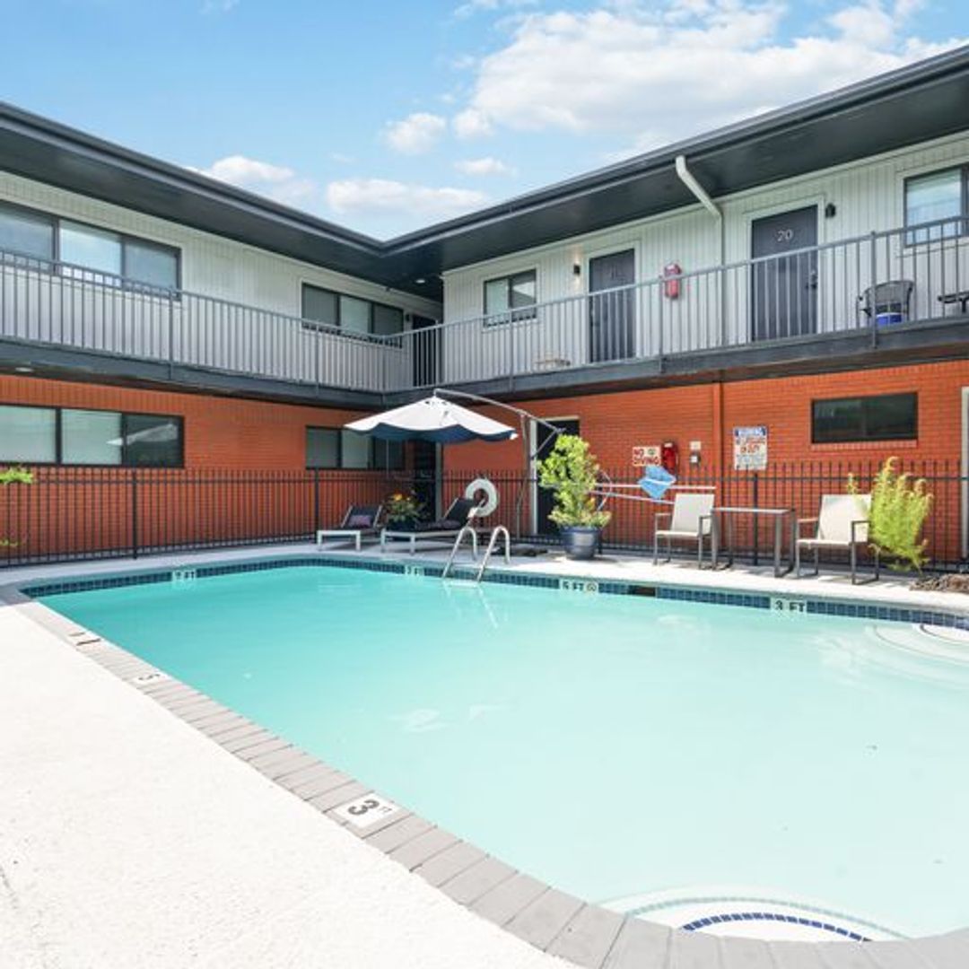 Houston Apartment: 2301 Commonwealth St.