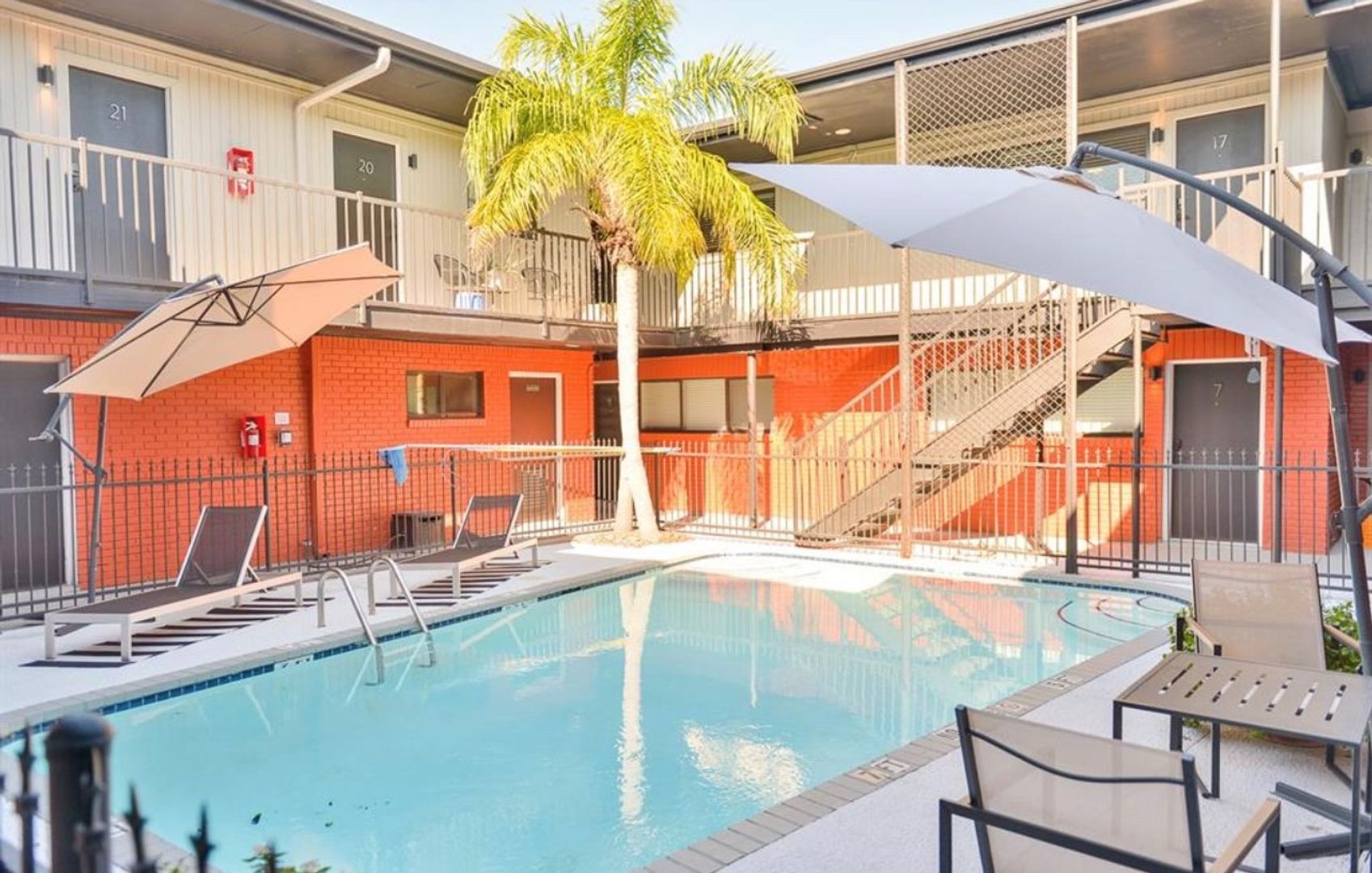 Houston Apartment: 2301 Commonwealth St.