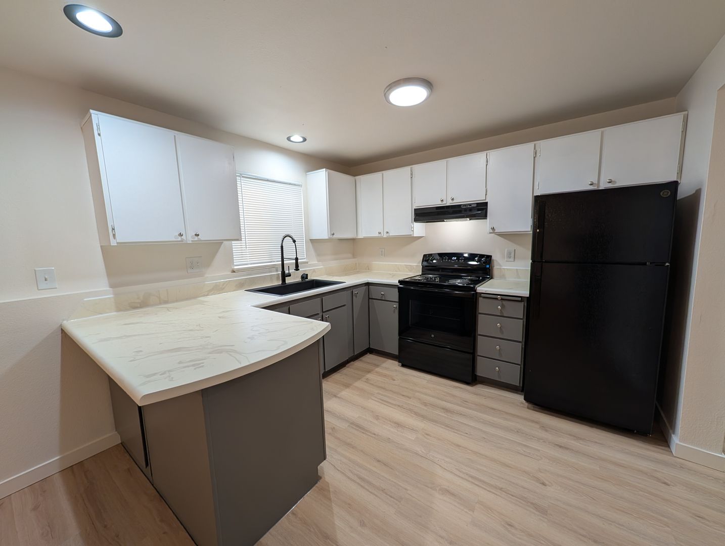 Coeur d'Alene Apartment: 1001 Emma Ave.