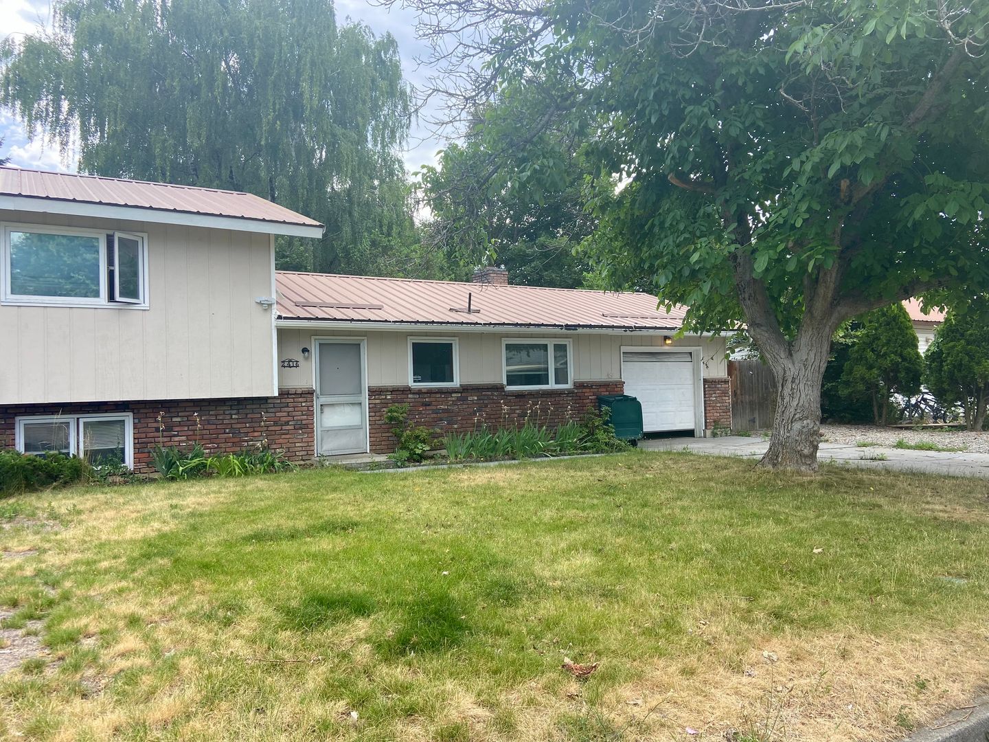 Coeur d Alene Apartment: 2416 N 6th St