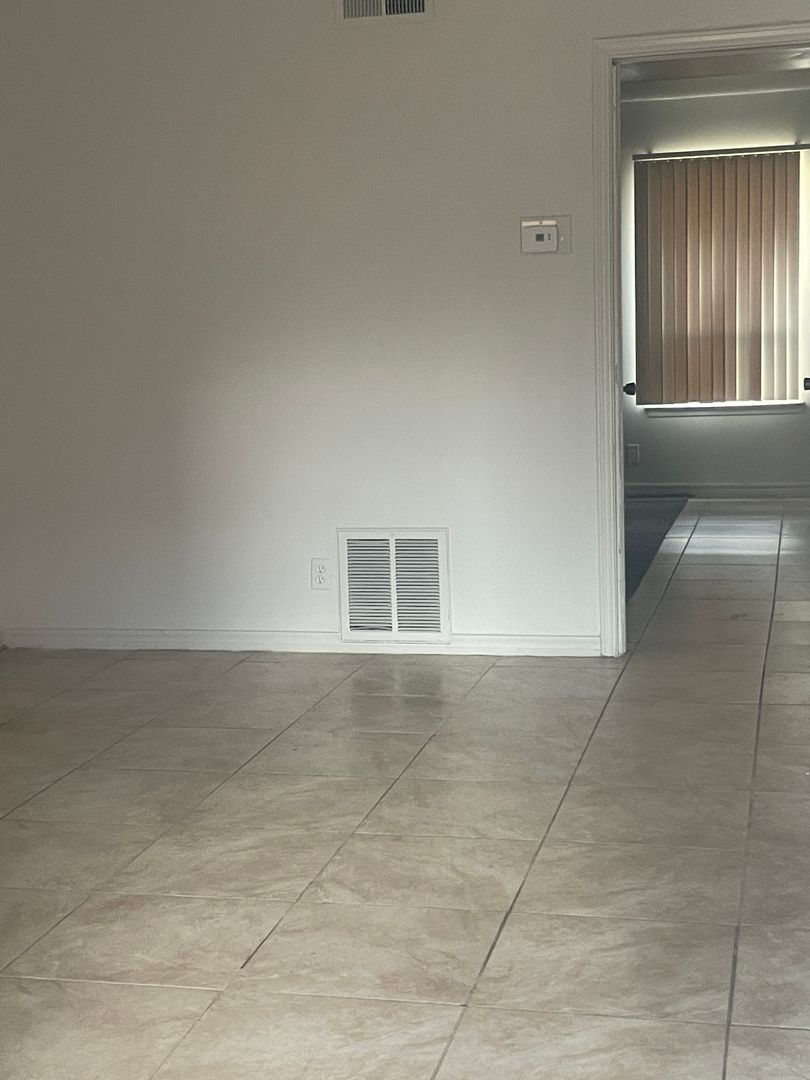 Tulsa Apartment: 5112 S.. Delaware Pl.. Apt 6