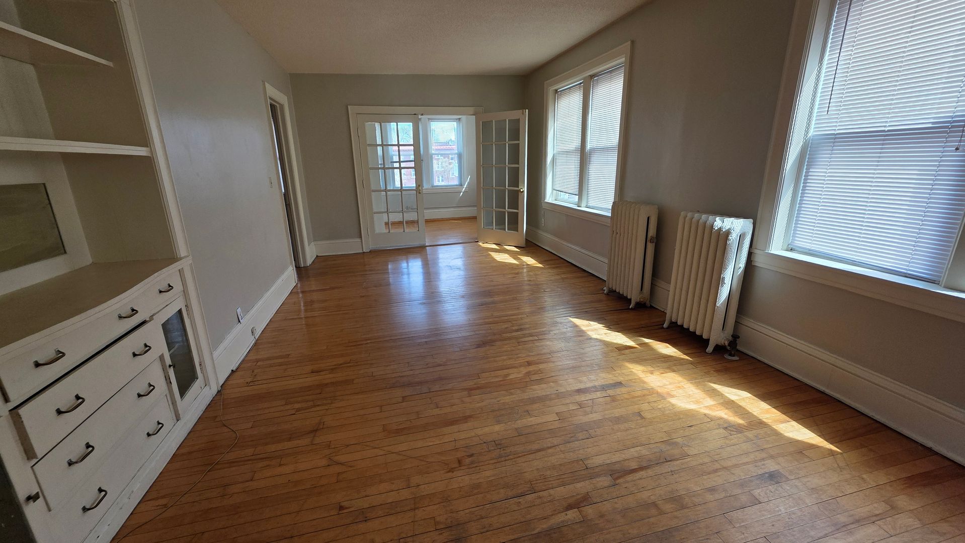 Minneapolis Apartment: 2118 Dupont Avenue South