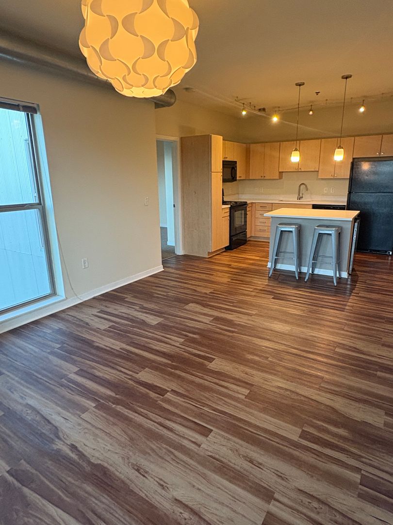 Minneapolis Apartment: 1000 University Ave SE