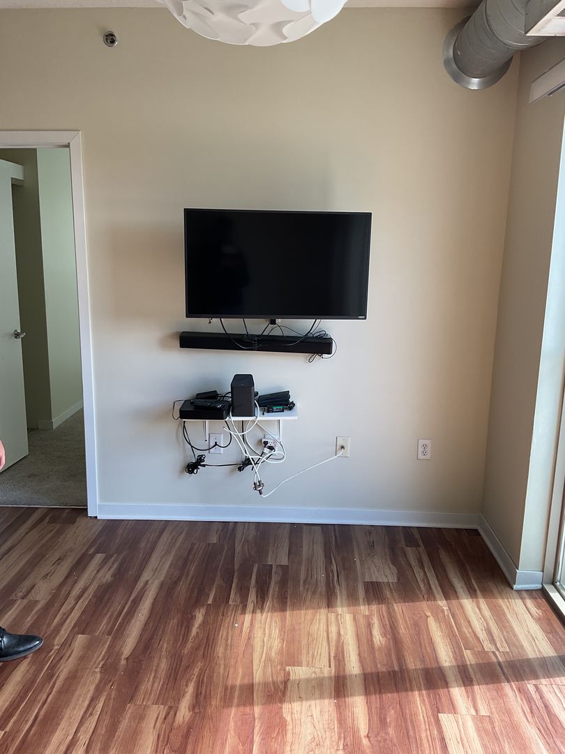 Minneapolis Apartment: 1000 University Ave SE