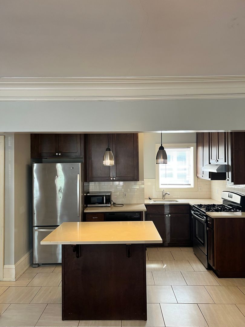Minneapolis Apartment: 705 West 31st St