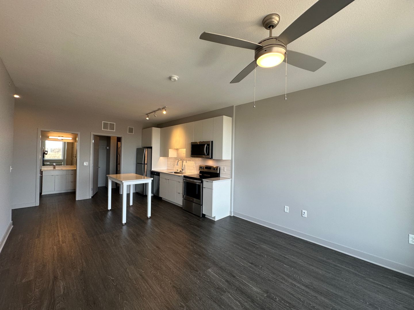 Luna Apartments 2 of 14