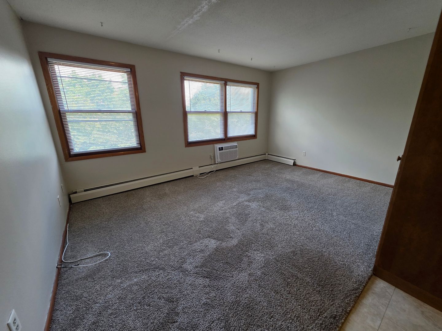 Minneapolis Apartment: 526 11th Avenue SE