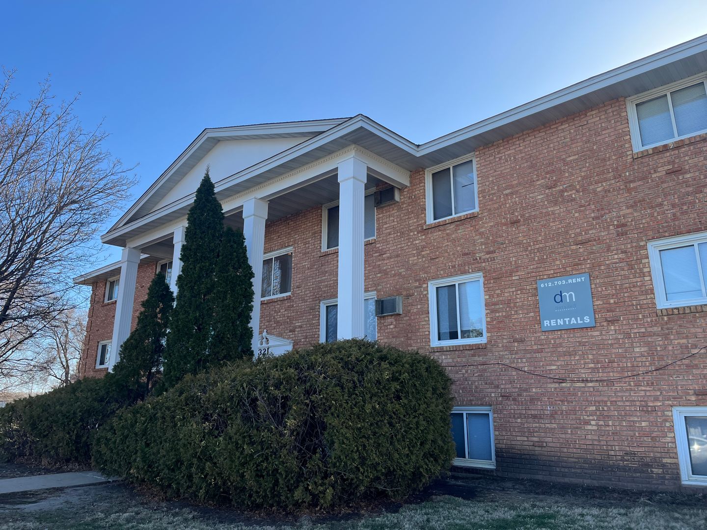 Shakopee Apartment: 321 Harrison Street South