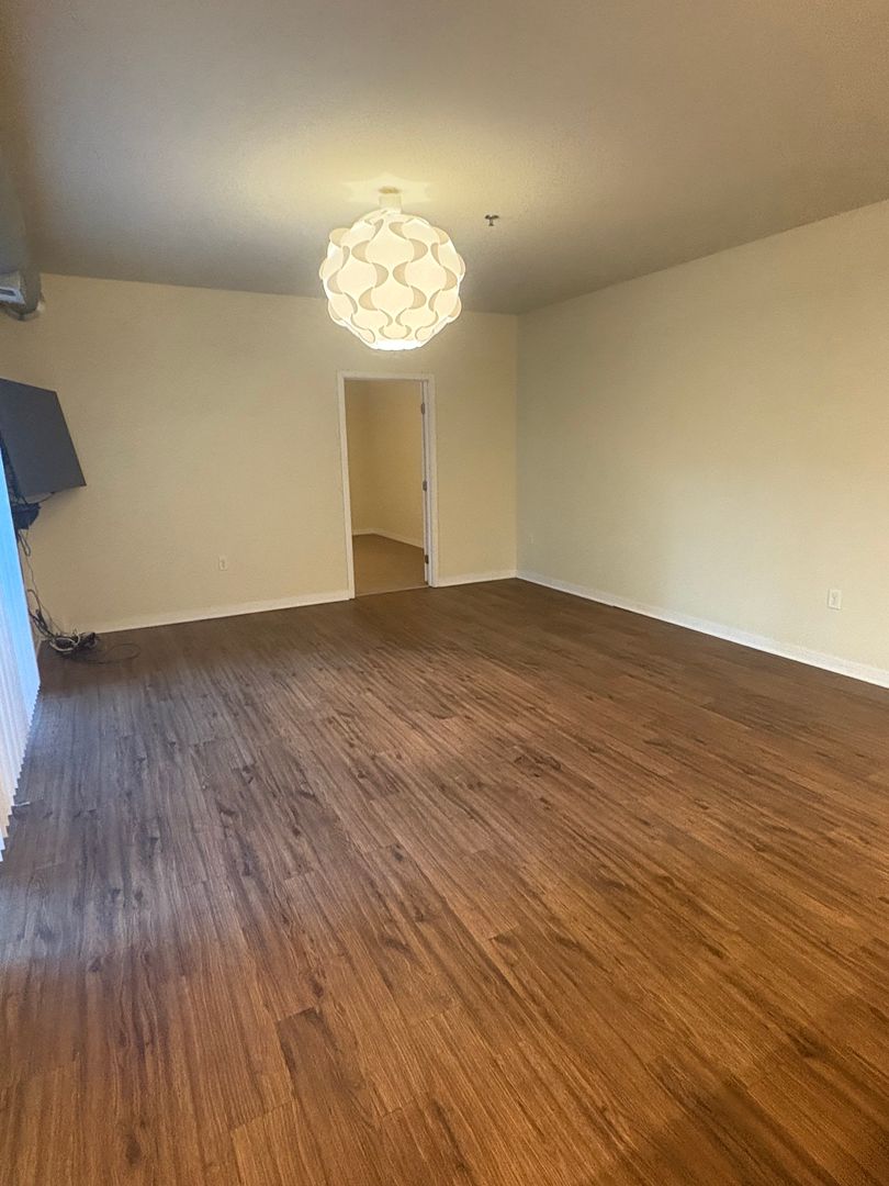 Minneapolis Apartment: 1000 University Ave SE