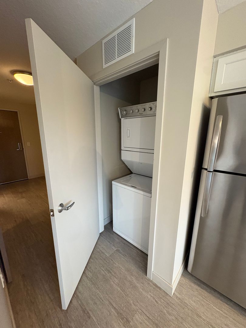 Minneapolis Apartment: 1501 Como Ave SE