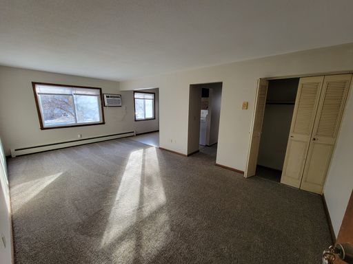 Top Floor 2 Bedroom Apartment in Shakopee!