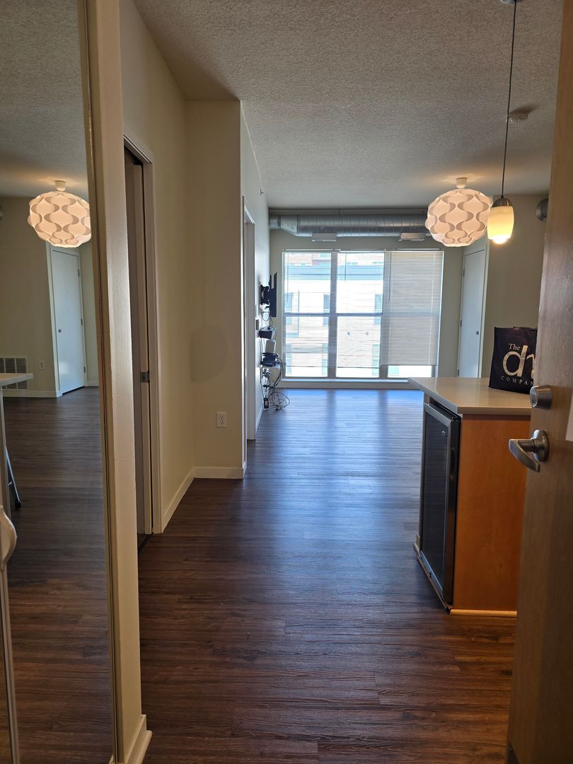 Minneapolis Apartment: 1000 University Ave SE