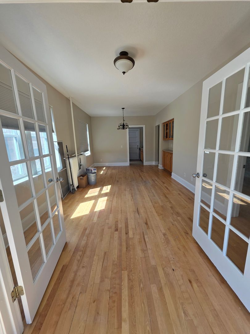 Minneapolis Apartment: 2118 Dupont Avenue South