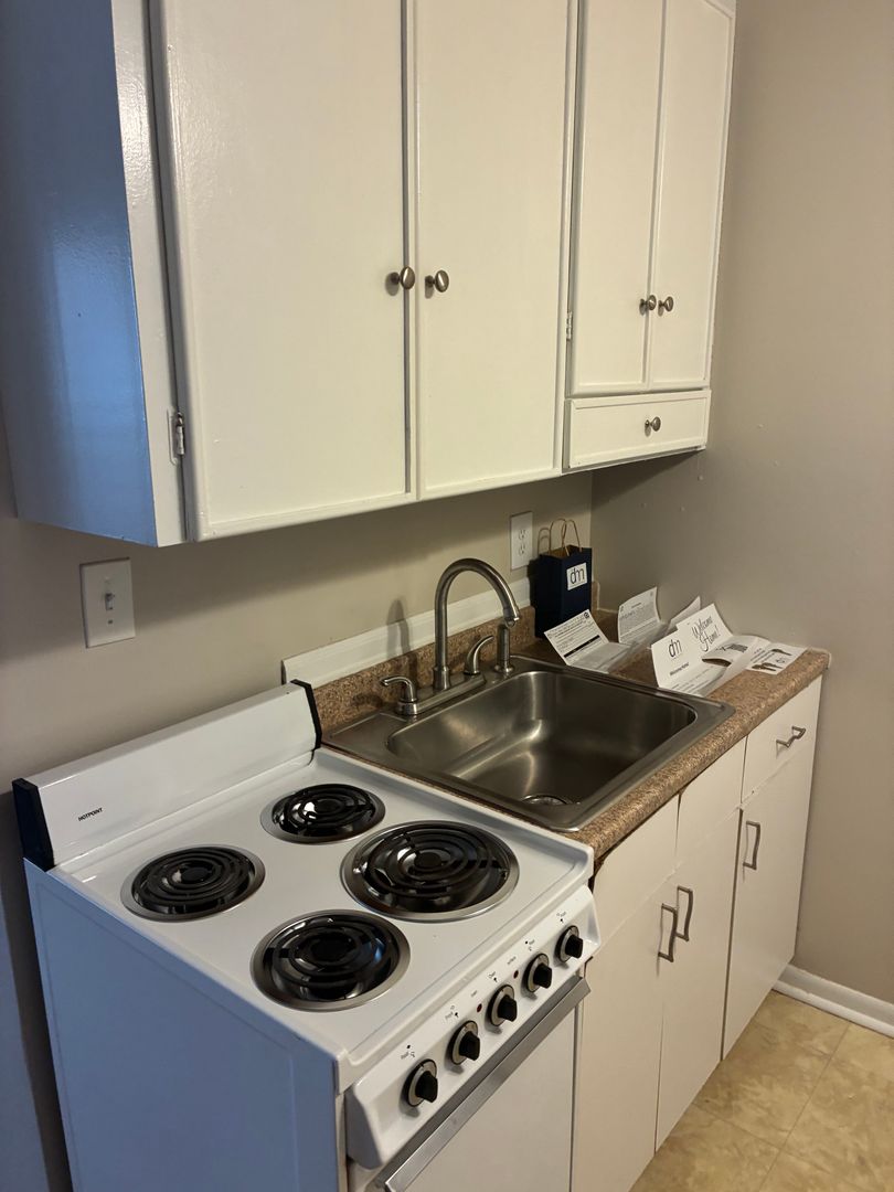 Minneapolis Apartment: 1924 Emerson Ave S