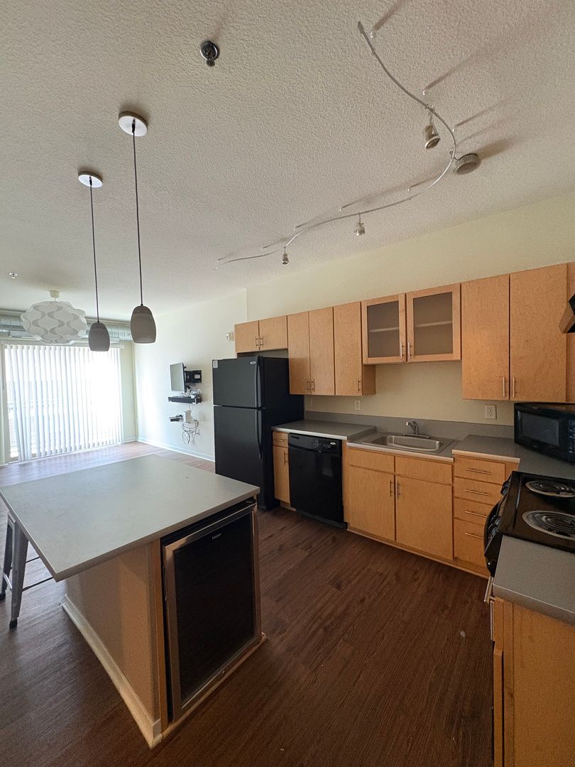 Minneapolis Apartment: 1000 University Ave SE