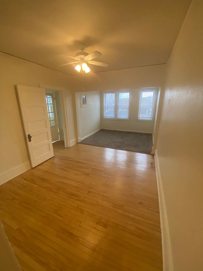 Minneapolis Apartment: 2118 Dupont Avenue South