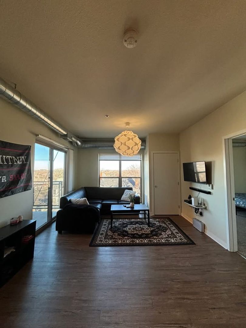 Minneapolis Apartment: 1000 University Ave SE