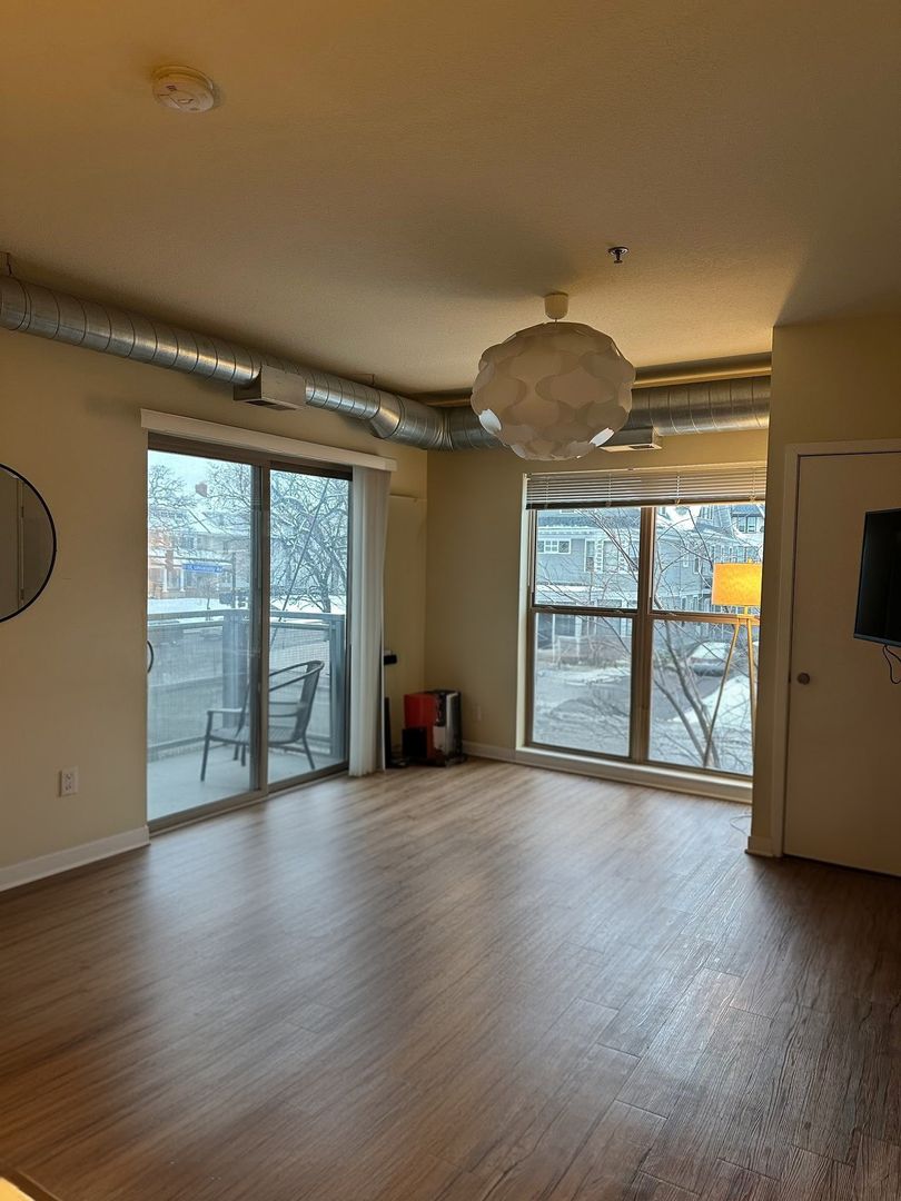 Minneapolis Apartment: 1000 University Ave SE