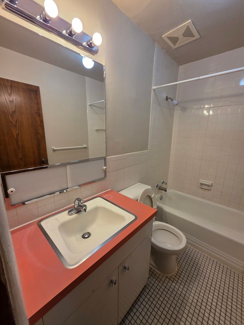 Minneapolis Apartment: 982-986 15th Ave SE
