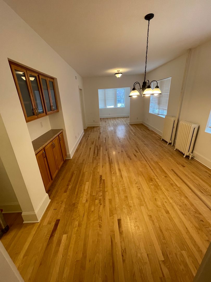 Minneapolis Apartment: 2118 Dupont Avenue South