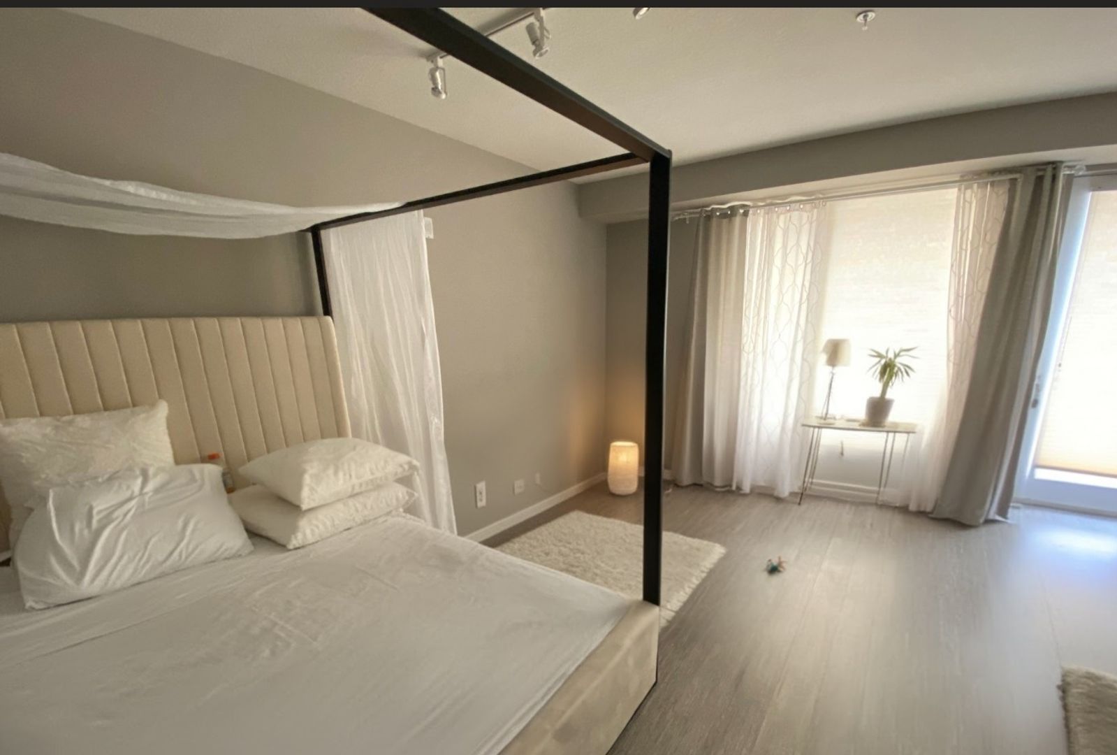 Minneapolis Apartment: 1501 Como Ave SE