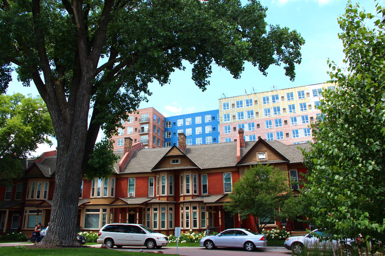 Minneapolis Townhome: 1022 University Ave