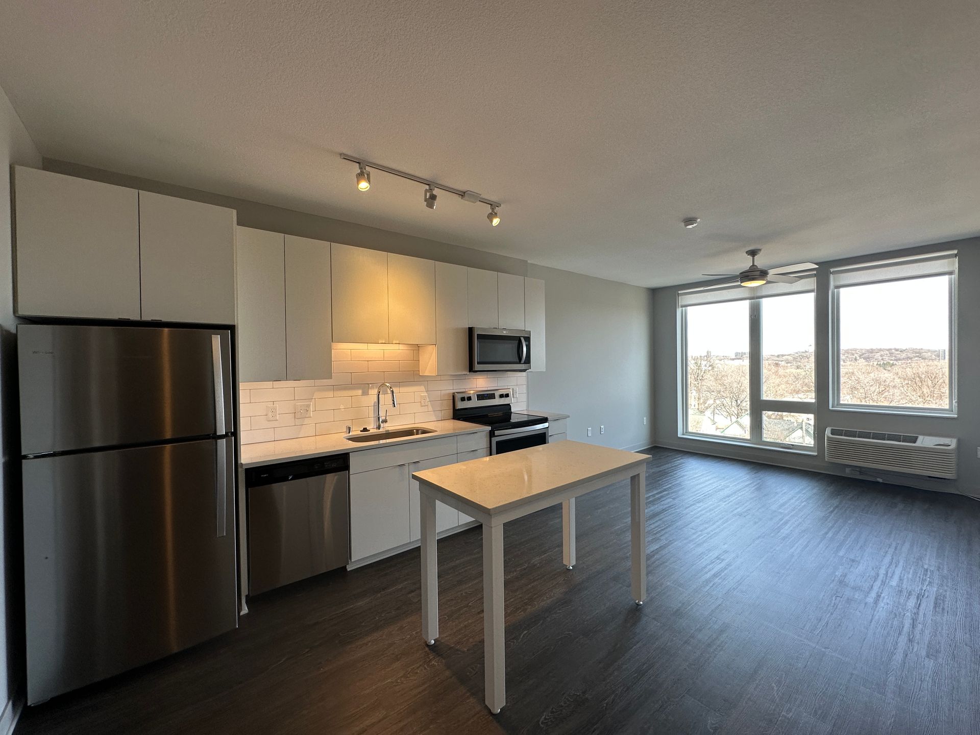 Luna Apartments 8 of 14