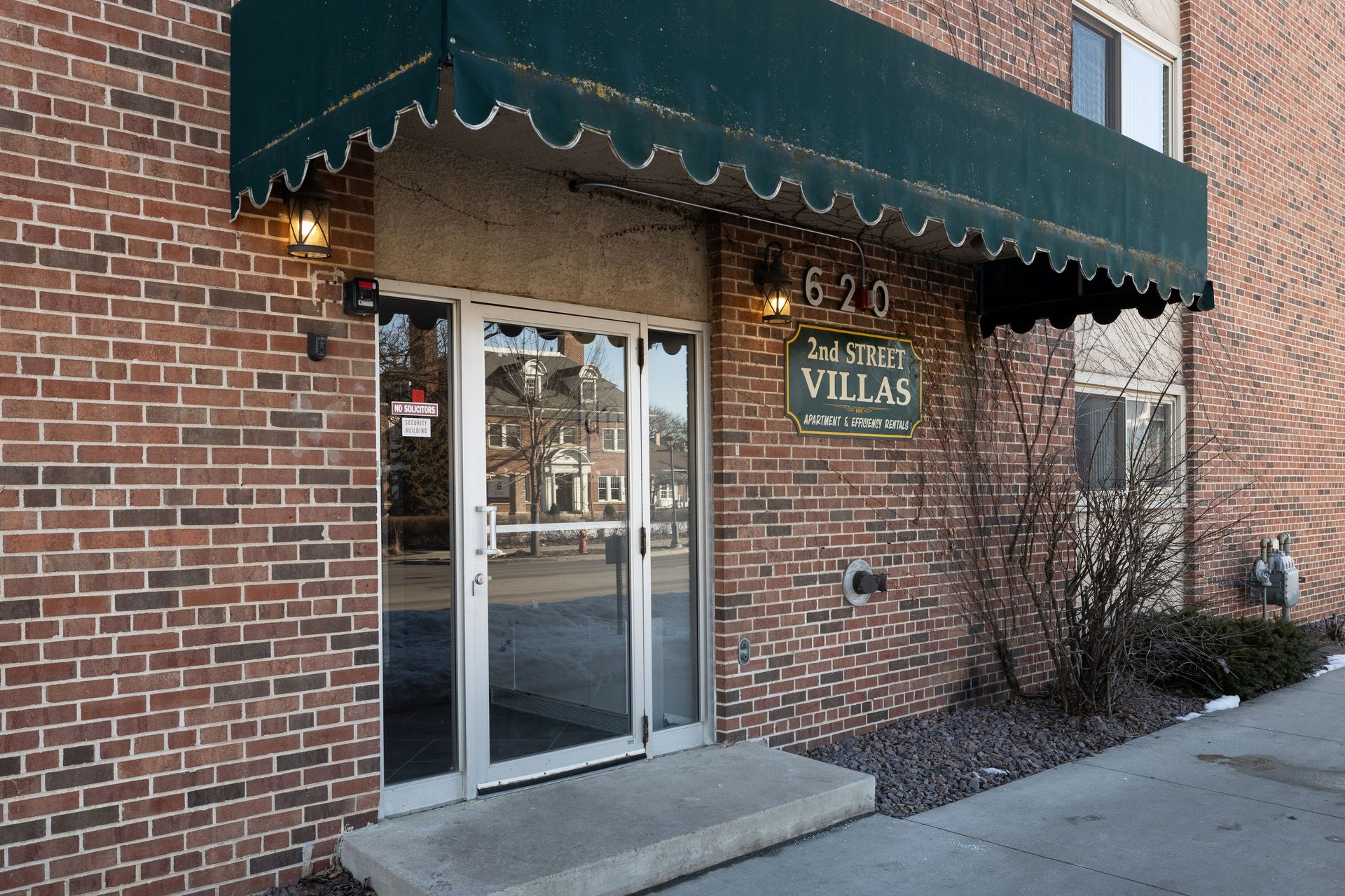 Rochester Apartment: 620 2nd St. SW