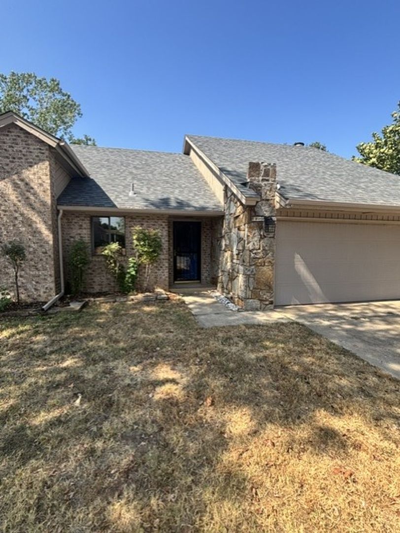 Norman House: 260 N Creekdale
