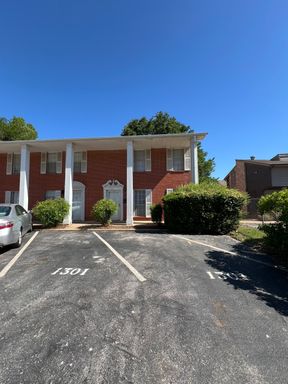 Must see 3 bed, 2 bath townhome close to OU Campus – photo 1