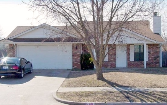Norman House: 808 Peregrine Dr