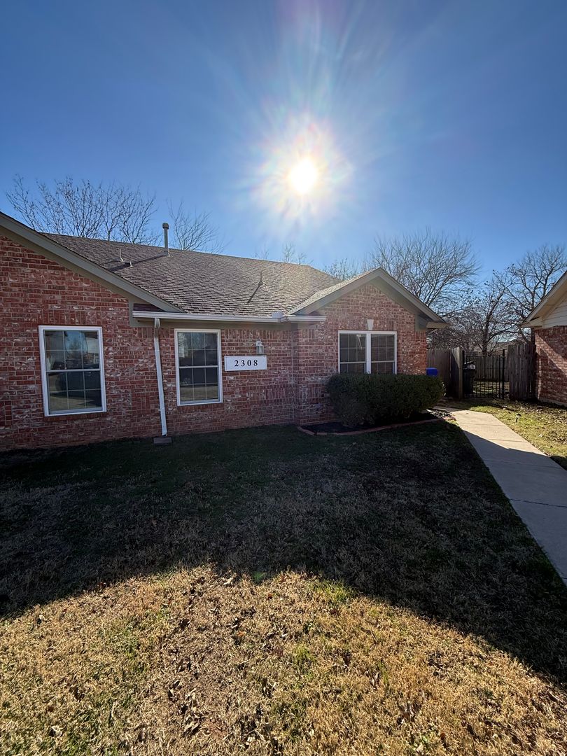 Norman House: 2308 Heatherfield Lane