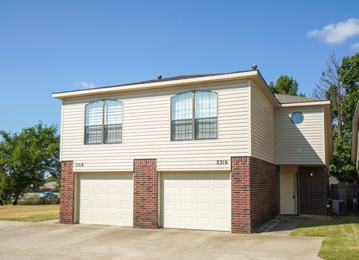 Spacious Duplex Near OU Campus – photo 1