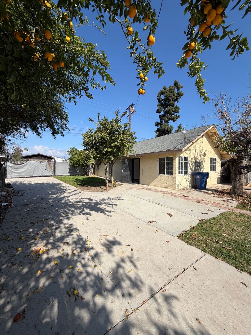 Ontario Apartment: 550 W Belmont St