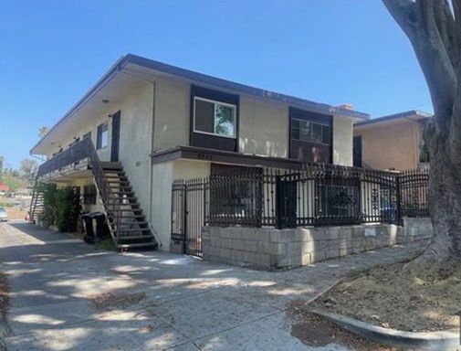 Spacious Two Bedroom Apartment with Parking in the City of El Sereno – photo 1