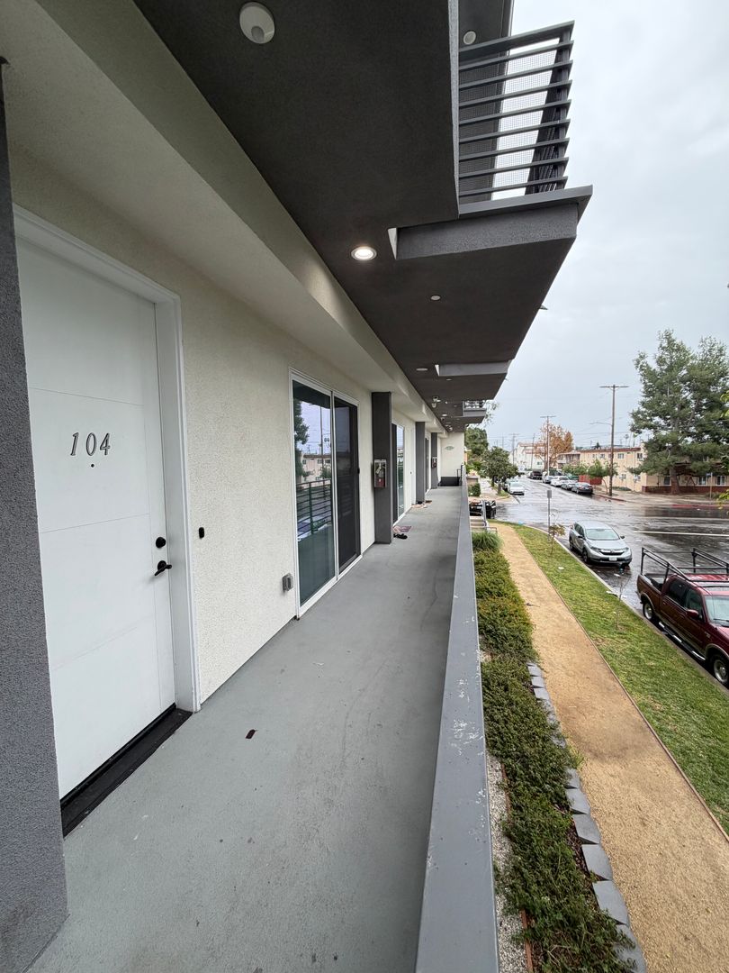 North Hollywood Apartment: 6905 Ben Ave