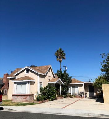 Spacious One Bedroom Available (Rear unit)