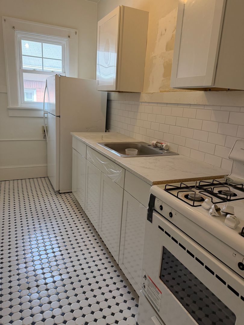 Asheville Apartment: 7 Murdock Ave