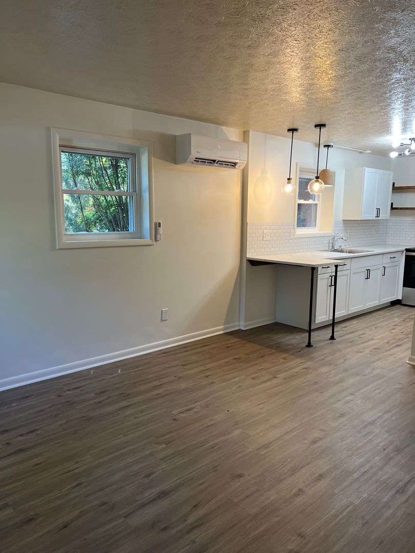 Weaverville Apartment: 21 Deep Woods Road