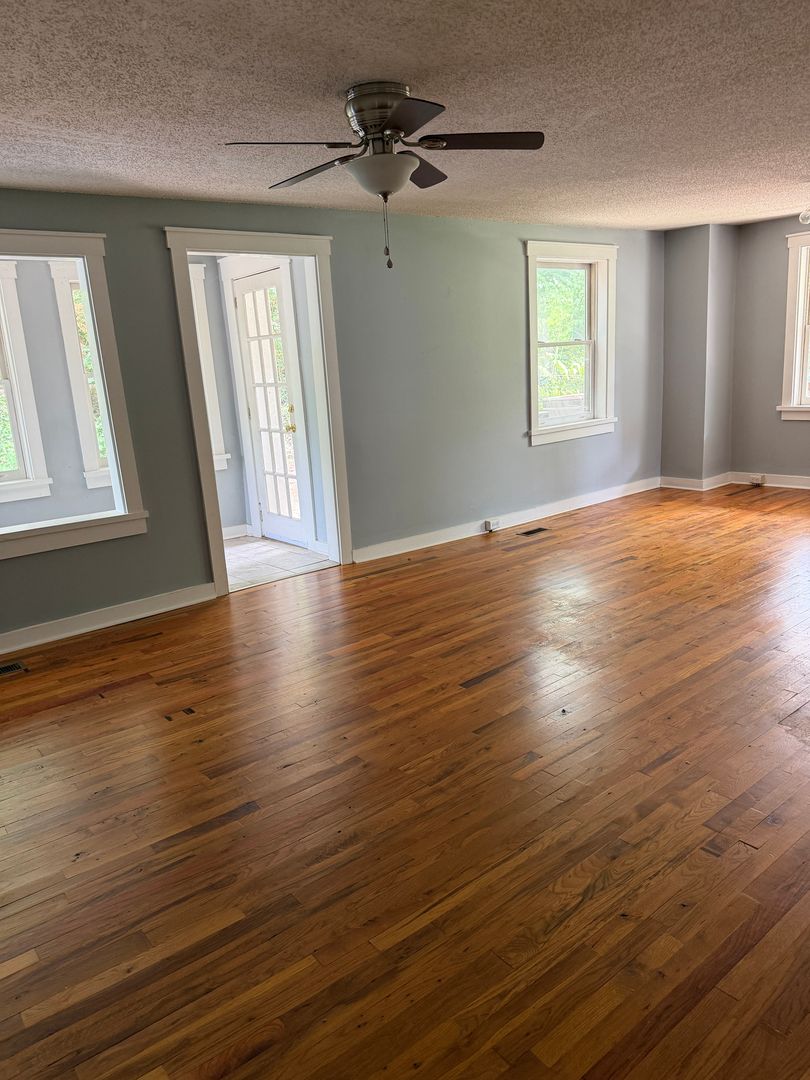 Asheville Apartment: 25 Grail Street
